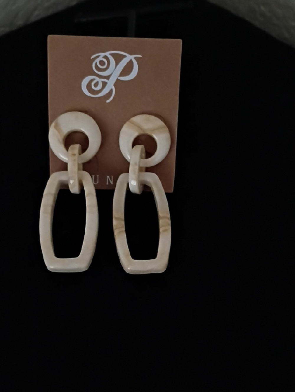 . Cream Resin Drop Earrings - Chic Linked Hoop Design